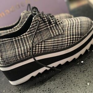 Madden Girl Shoes | Plaid Platform Oxfords | Color: Black/White | Size: 7